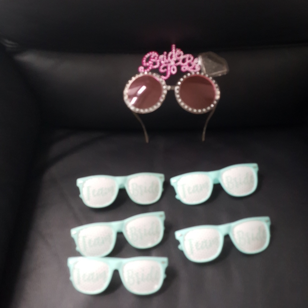 " Bride to be" (1) & "Team Bride" (5) fun glasses